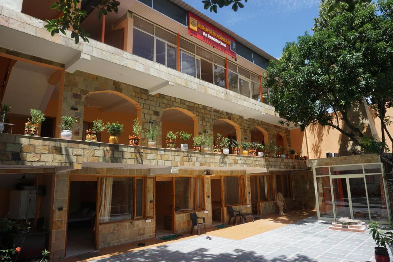 Abhayam Ashram Hotel Rishikesh Exterior photo