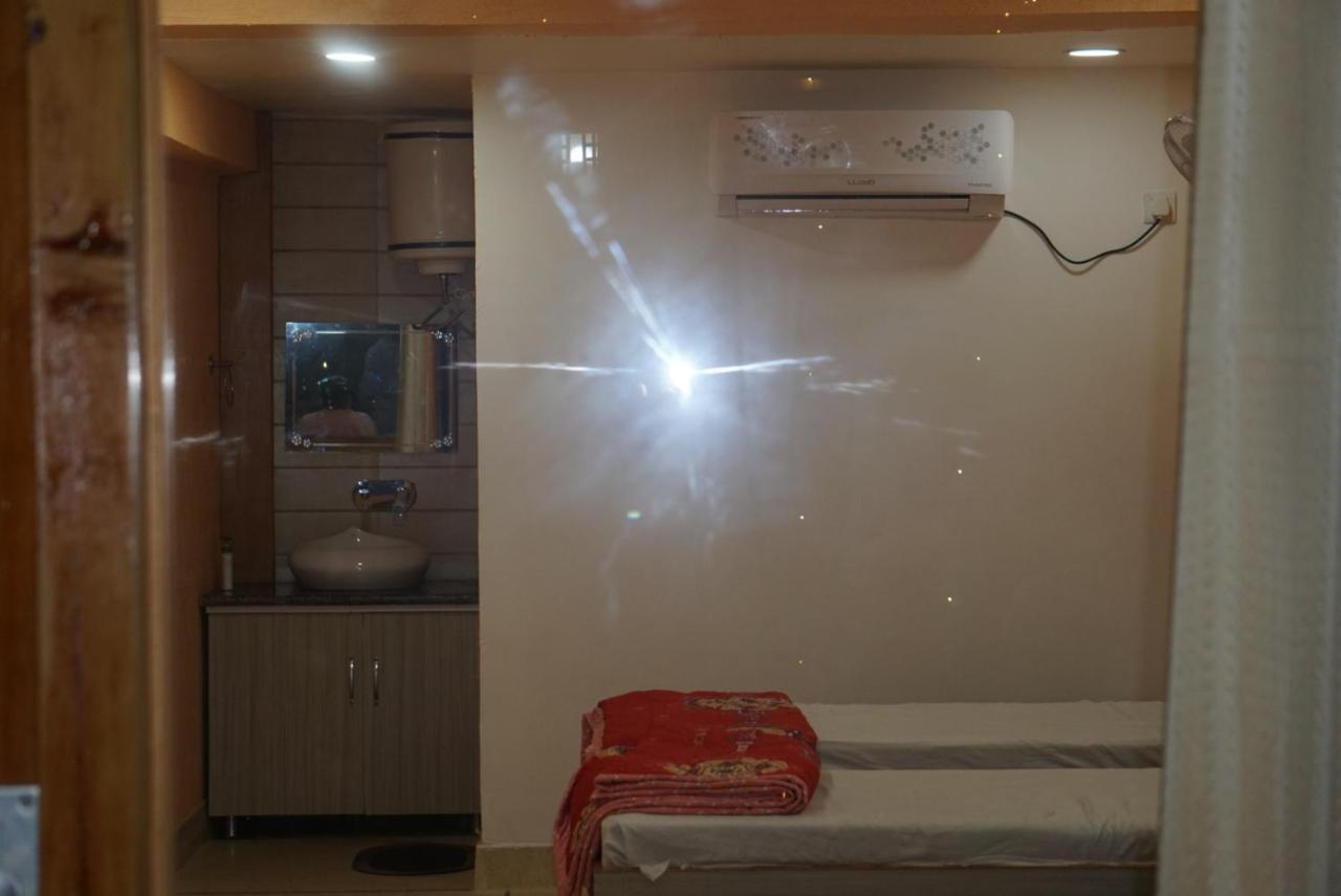 Abhayam Ashram Hotel Rishikesh Exterior photo