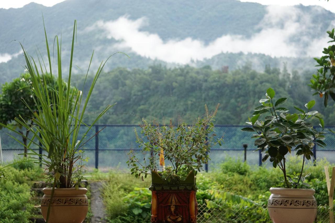 Abhayam Ashram Hotel Rishikesh Exterior photo